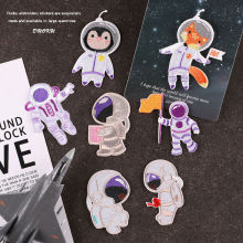 Cabochons DIY Scrapbooking Artisanat en Polyester Multicolore Badge l'Astronaute Adhésif Autocollant 1 Pièce
